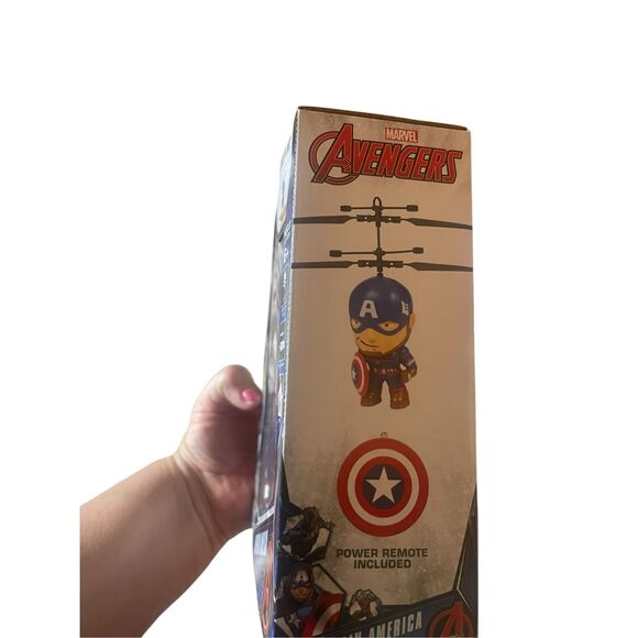 New World Tech Toys Marvel Avengers Captain America Flying Character - Picture 4 of 6